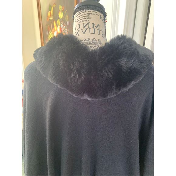 Faux Fur Trim Solid Cape - Picture 9 of 12